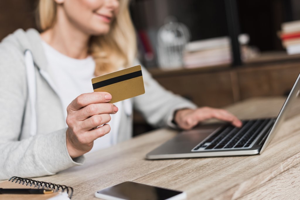 La ce să fiți atenți când cumpărați online / Recomandările ANPC