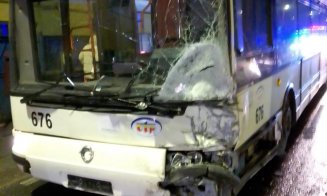 Accident în Florești: 2 mașini și 1 autobuz / 3 adulți și 1 copil primesc îngrijiri medicale