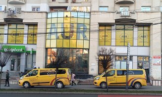 AUR Cluj începe campania pentru "comasate" cu limuzinele pe trotuar