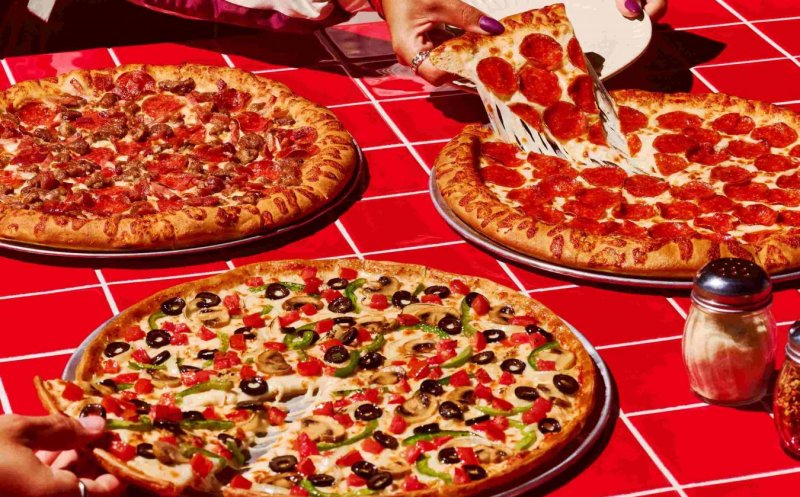 Rețetă pizza de casă. Se face rapid și iese delicioasă