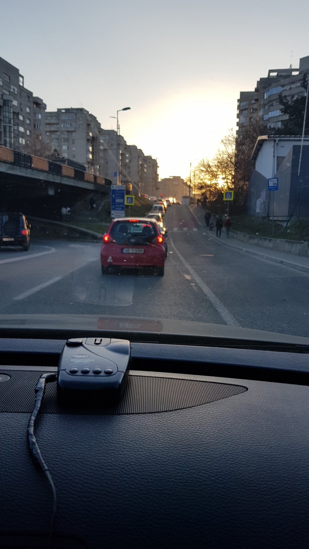 Supărare în Cluj-Napoca pe benzile dedicate de bus care adesea sunt goale / "Păi nu e logic? Dacă aveai 2 benzi tot în coloană stăteai"