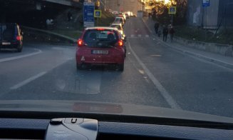Supărare în Cluj-Napoca pe benzile dedicate de bus care adesea sunt goale / "Păi nu e logic? Dacă aveai 2 benzi tot în coloană stăteai"