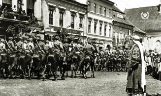 Regina Maria la Cluj, în Piața Unirii, anul 1919