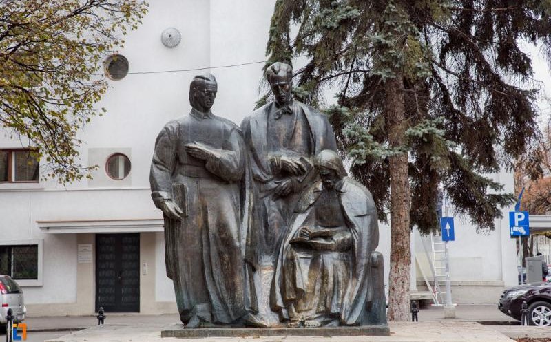 Când se pune pe soclu grupul statuar Școala Ardeleană