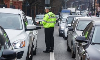 Mărțișoare pentru doamne și domnișoare de la poliţiştii locali din Cluj-Napoca