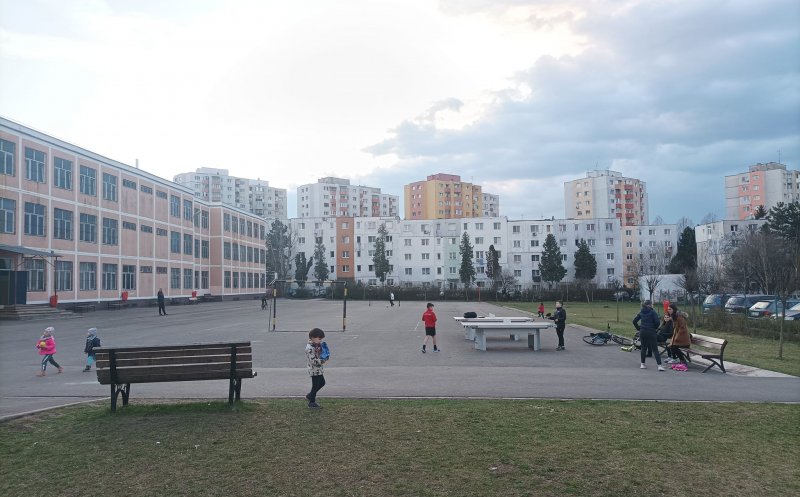 O școală din Cluj-Napoca și-a deschis porțile pentru ca locuitorii orașului să poată face mișcare. De 14 ani există o lege locală, care obligă la acest lucru