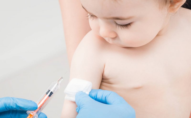 "Este cea mai sigură metodă prin care vă puteţi proteja copiii"-  INSP, apel la vaccinarea celor mici împotriva celor 11 boli cuprinse în CNV