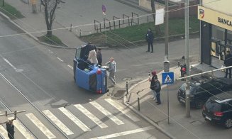 Mașină răsturnată pe o stradă din Cluj-Napoca. Ce s-ar fi întâmplat