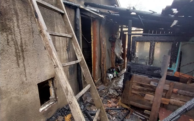 Incendiu într-o localitate din Cluj. Un adăpost de animale a luat foc