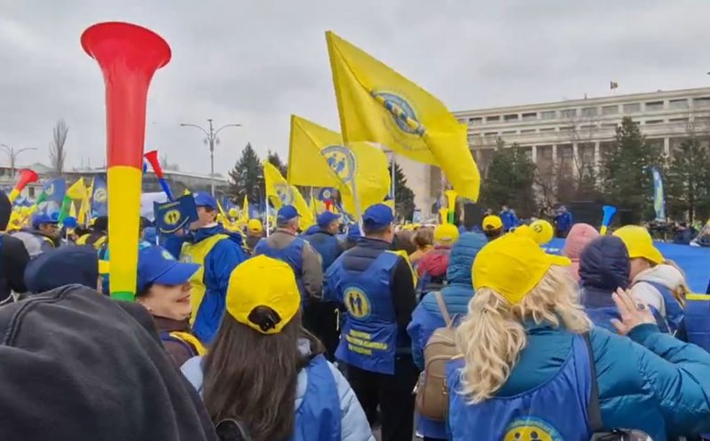 Protest cu mii de angajați din sănătate în Piața Victoriei! Participă și sute de sindicaliști din Cluj