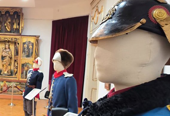 RECORD de vizitatori la Muzeul de Artă din Cluj-Napoca: Uniforme de onoare din anul 1850