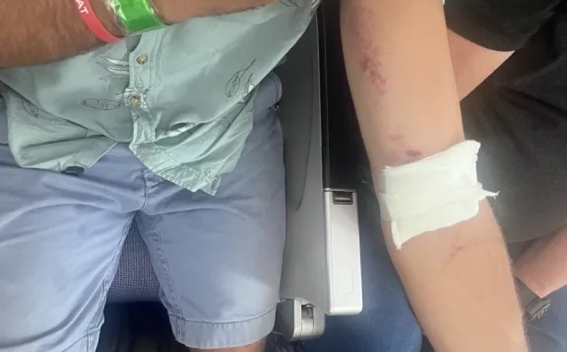 Momente de groază în timpul unui zbor. Toți pasagerii care nu erau legați cu centura s-au izbit de tavan / "Se auzeau urlete din tot avionul"