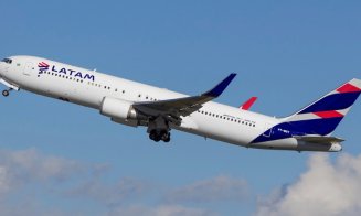Momente de groază în timpul unui zbor. Toți pasagerii care nu erau legați cu centura s-au izbit de tavan / "Se auzeau urlete din tot avionul"