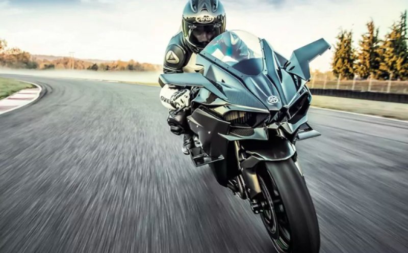 Viață mai ușoară pentru motocicliști și scuteriști! Scapă de triunghiurile reflectorizante, trusa de prim-ajutor şi de extinctori