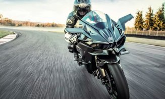 Viață mai ușoară pentru motocicliști și scuteriști! Scapă de triunghiurile reflectorizante, trusa de prim-ajutor şi de extinctori