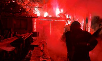 INCENDIU uriaș în cursul nopții: 6 ore au luptat pompierii cu flăcările / 2 victime, transportate la spital