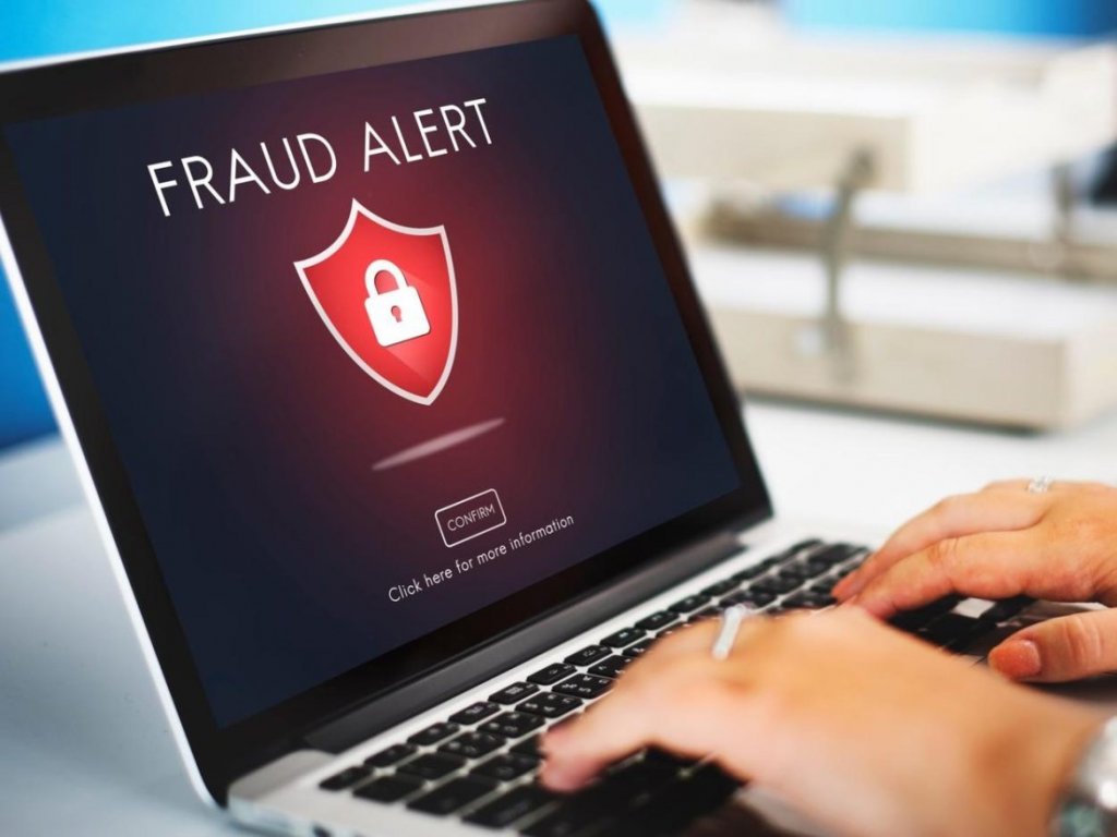 Atenție la această tentativă de fraudă online. Infractorii cibernetici trimit ”citaţii”  în numele Poliţiei Române