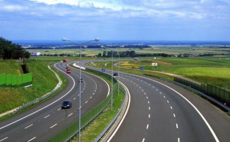 Promisiuni pe autostrada A7. Grindeanu: Anul acesta vor fi dați în trafic 148 de kilometri