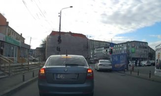 Panou cu șeful USR, Cătălin Drulă, CĂZUT peste mașina unui clujean. Reacția partidului creează revoltă între șoferi: „Fi-mi-ar scârbă de voi”
