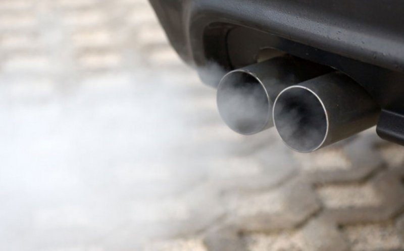Staționarea cu motorul pornit, la un pas să fie interzisă!