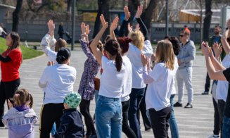 Cum a fost la evenimentul derulat de UMF Cluj cu Smilemobilul lângă stadion. "Intenționăm să îl ducem și în cartiere"