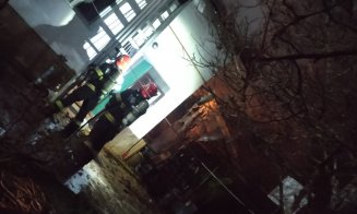 Alertă pe o stradă din Cluj-Napoca! Casa unei familii, cuprinsă de flăcări / Intervin două autospeciale ISU