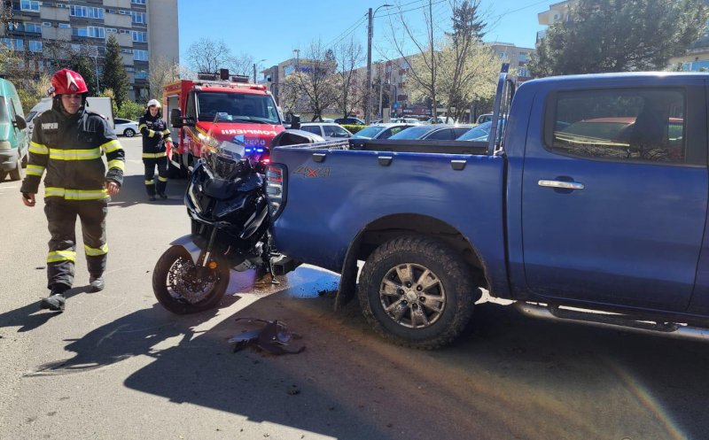 ACCIDENT rutier în Gheorgheni. Motociclist, consultat de paramedicii SMURD