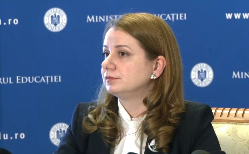 Deca: "Avem în plan o reformă curriculară. Începem cu liceul"