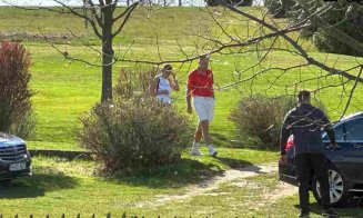 Președintele se relaxează în Transilvania. Klaus Iohannis, fotografiat pe terenul de golf de la Pianu, județul Alba