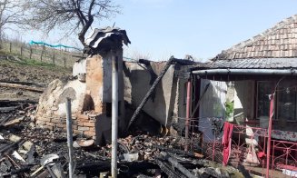 Incendiu într-o comună din Cluj! ARDE o bucătărie de vară / Femeie, evaluată de către paramedicii SMURD