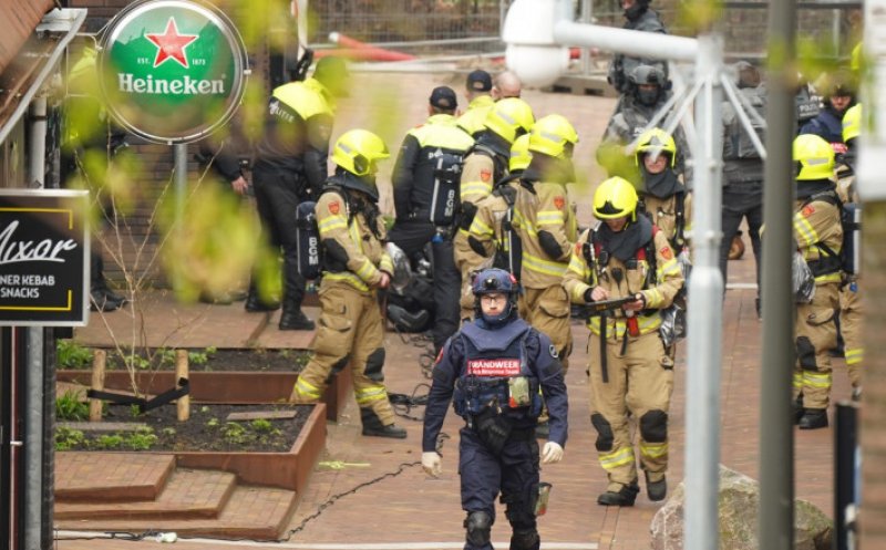 Mai multe persoane au fost luate ostatice într-o cafenea din Olanda