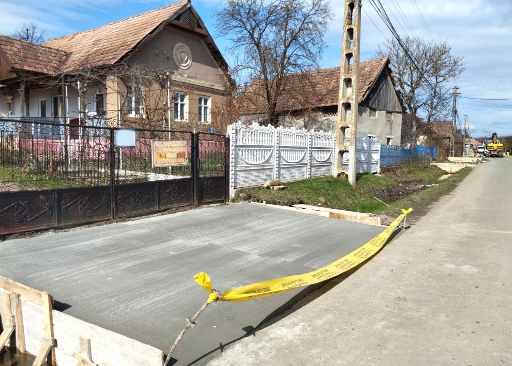 Lucrări pe un drum județean din Cluj! Se realizează accesele la proprietăți