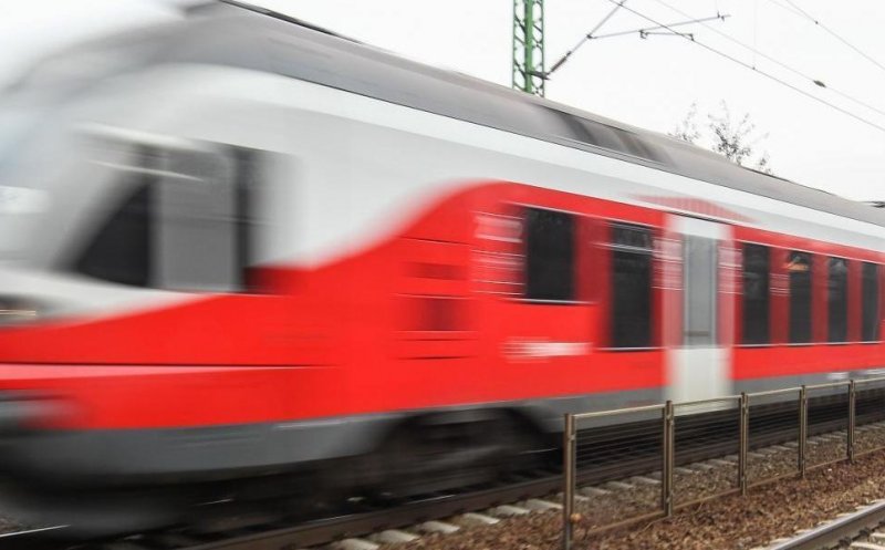 Accident feroviar în Cluj. Un tren cu 30 de călători a lovit un camion