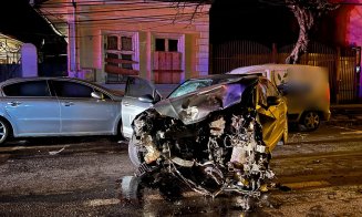 ACCIDENT în Cluj-Napoca. 4 autoturisme făcute praf pe strada Decebal