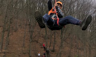 Ateliere de escaladă, tiroliană și trasee în parcul de corzi, în weekend, în tabăra organizată pentru elevii de la casele de copii