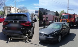 Coliziune între două mașini pe Bulevardul Muncii din Cluj. O tânără primește îngrijiri medicale