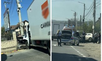 ACCIDENT în Cluj! Șoferul unei firme de curierat a făcut PRAF un autoturism