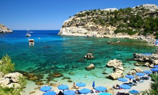Grecia se ține de cuvânt și oferă o vacanță gratuită turiștilor care au fugit de incendiile de anul trecut