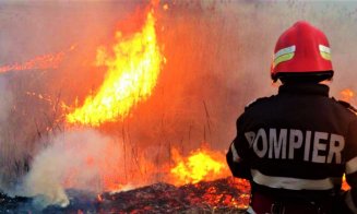 Incendiu la o cabană, într-o comună din Cluj. Pompierii au intervenit la timp