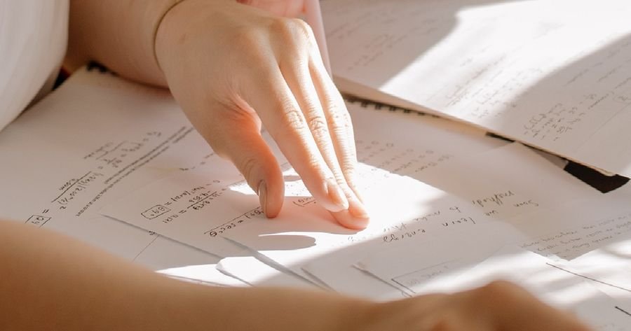 Profesorii corectori de la Evaluare Națională și Bac vor primi mai mulți bani anul acesta