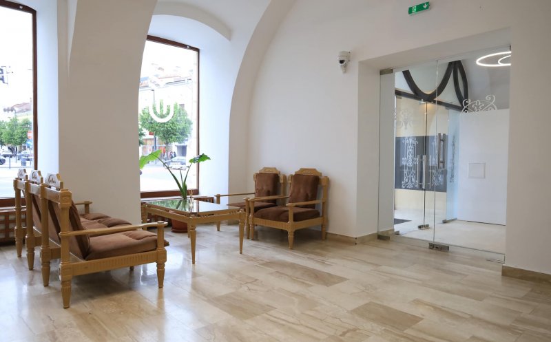 E oficial: Hotelul Melody din centrul Clujului NU mai e hotel / La tăiat panglici pentru clădirea renovată cu bani de la Guvernul Ungariei