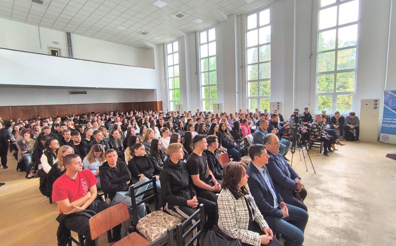 O nouă conferință pentru prevenirea consumului de droguri în rândul adolescenților. Peste 2.000 de elevi clujeni au participat până acum