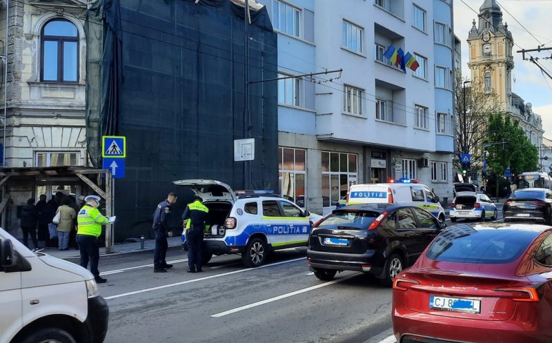 Minoră de 11 ani, lovită de o mașină de poliție în centrul Clujului