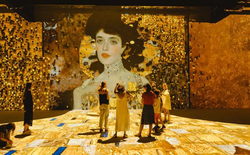 Prima expoziție Gustav Klimt prezentată în Cluj, la MINA Pop-Up, a fost văzută deja de peste 3.000 de clujeni, la Iulius Mall
