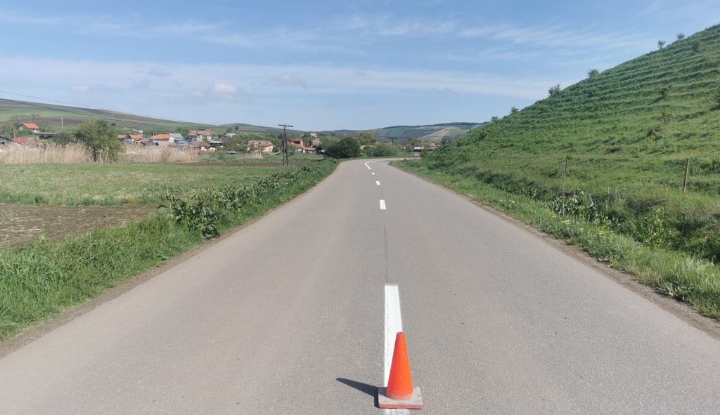 Marcaje rutiere pe încă 7 drumuri județene din Cluj! S-au trasat peste 145 de km