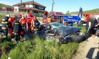 Descarcerarea, la un ACCIDENT grav din judeţul Cluj cu 4 victime. Un bărbat, în comă, cu multiple traumatisme