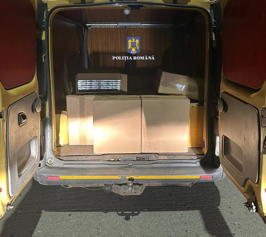 Cluj: Sute de mii de țigări de contrabandă, descoperite în mașina unui bărbat pe A3. Ce au mai găsit polițiștii