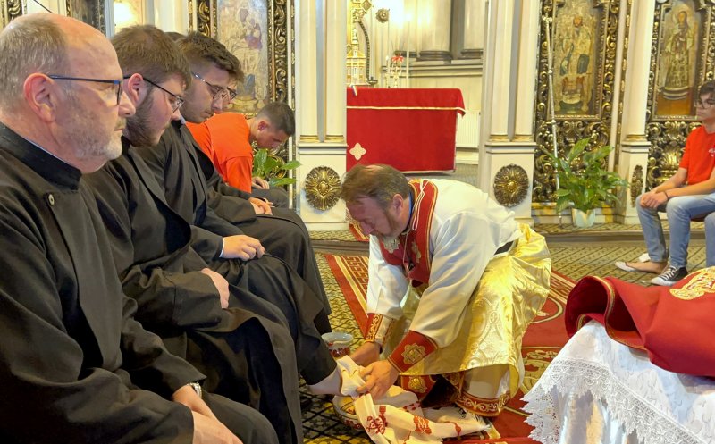 Preasfinția Sa Claudiu, Episcopul de Cluj-Gherla a spălat picioarele a 12 tineri ASTR-iști și studenți seminariști