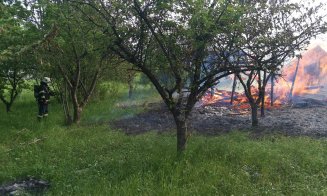 Incendiu la o cabană din lemn