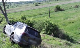 Accident la Cluj! Un tânăr a intrat din plin într-un copac